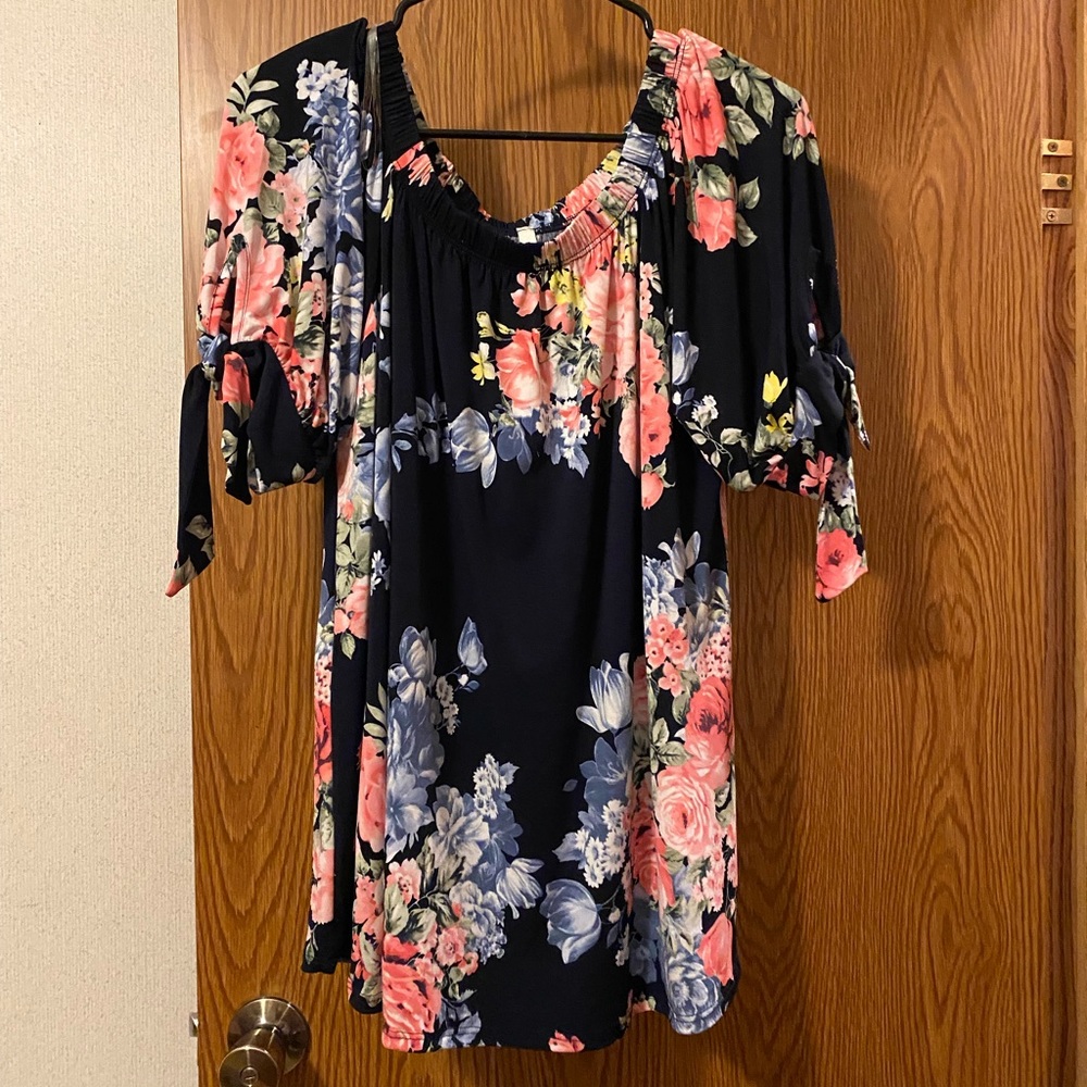 New Lilypad Navy/Floral Top Size L